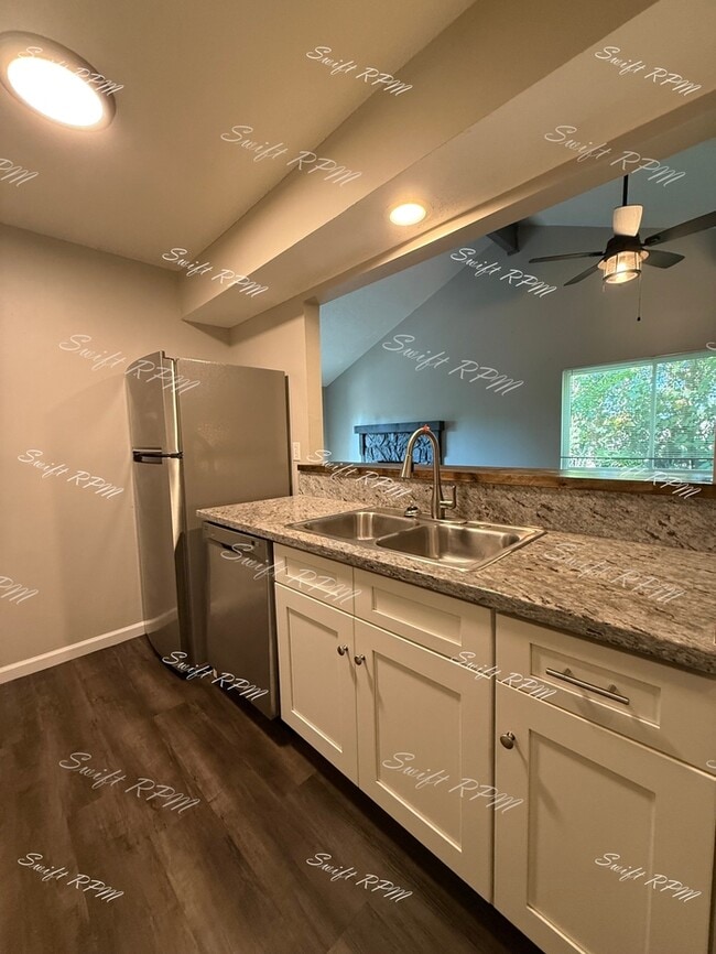 Photo - 6453 Hallet St