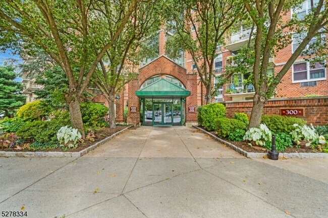 Photo - 300 Main St Apartment Unit 115