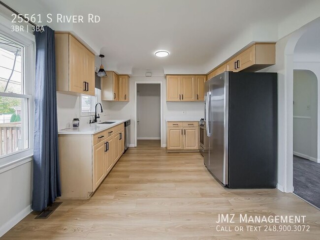 Photo - 25561 S River Rd