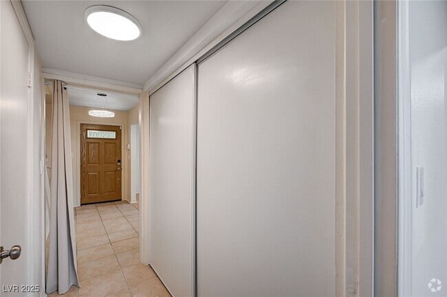 Building Photo - 578 Tam O Shanter Rental