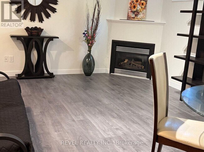 Photo - 674 Roselawn Ave