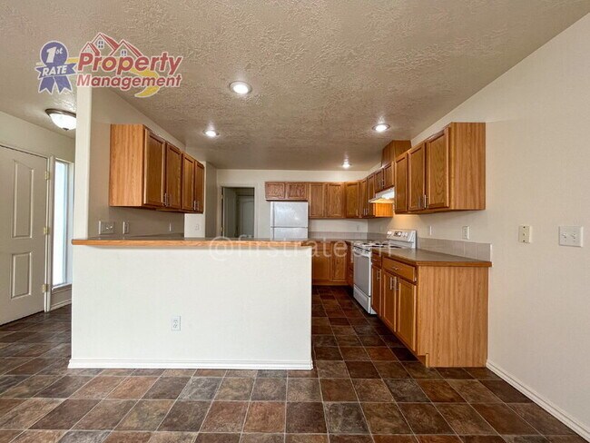 Photo - 2122 S Dorothy Ave