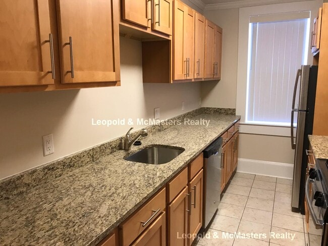 Building Photo - 18 Short St Unit 3