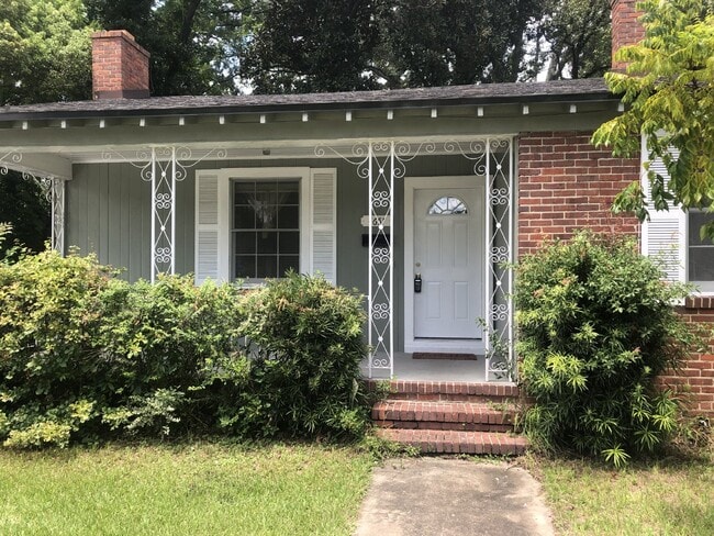 AVAILABLE MID-JUNE: Charming 2-Bedroom Ho... - AVAILABLE MID-JUNE:  Charming 2-Bedroom Ho... Apartment