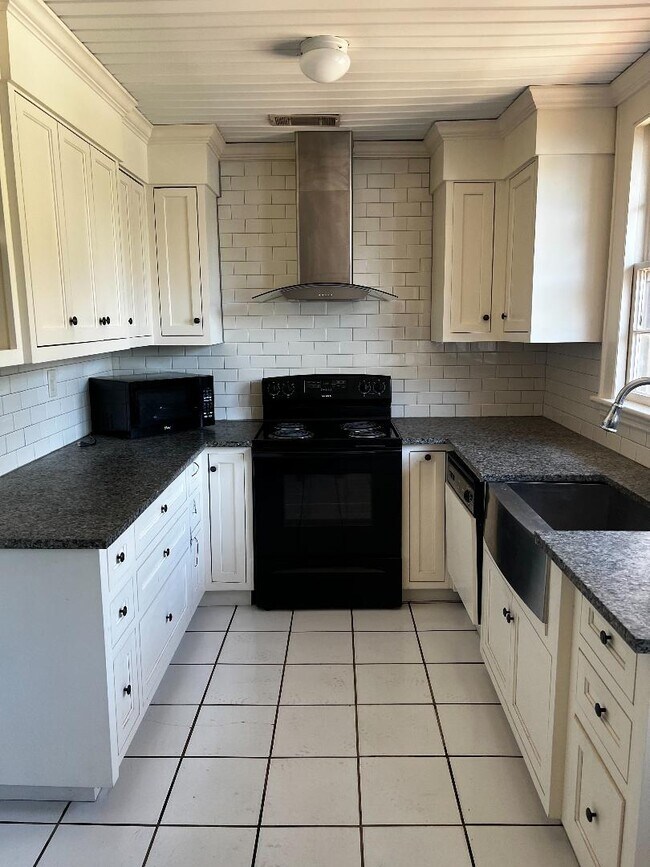 Building Photo - 2131 Indiana Ave Unit C Rental