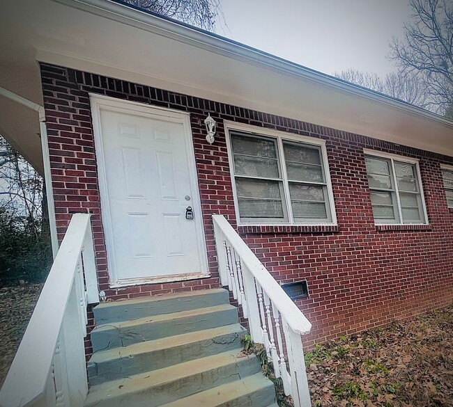 2 Bedroom/1 Bathroom - Forest Park, GA - 2 Bedroom/1 Bathroom - Forest Park, GA Casa