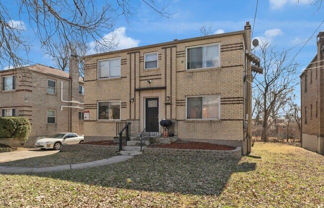 Photo - 1631 Summit Rd Unit Apt 2