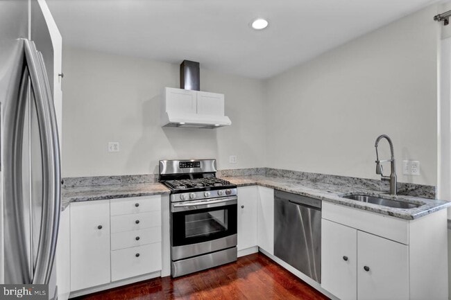 Photo - 5608 Ottawa Rd