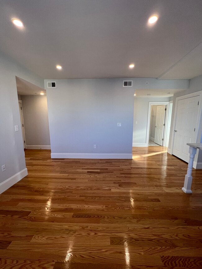 Photo - 75 Winchester St Unit 3