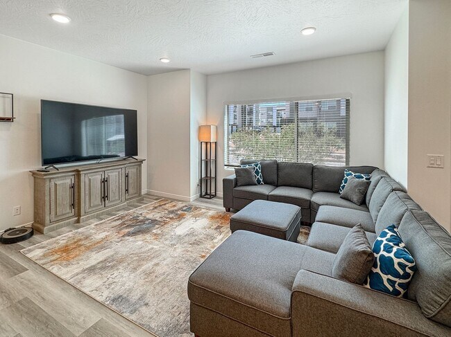 Photo - 5815 S Carnelian Pkwy