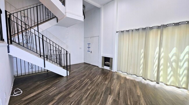 Photo - 1139 W Badillo St