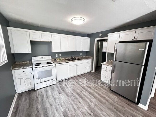 Building Photo - 7022 Miss Muffet Ln N Rental