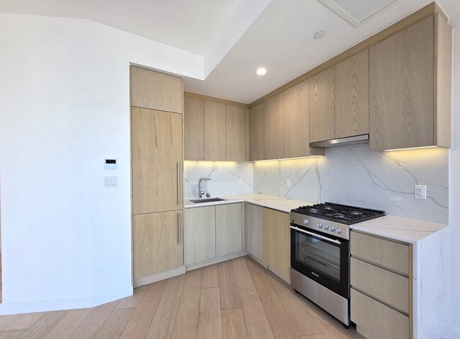 Photo - 30-05 Vernon Blvd