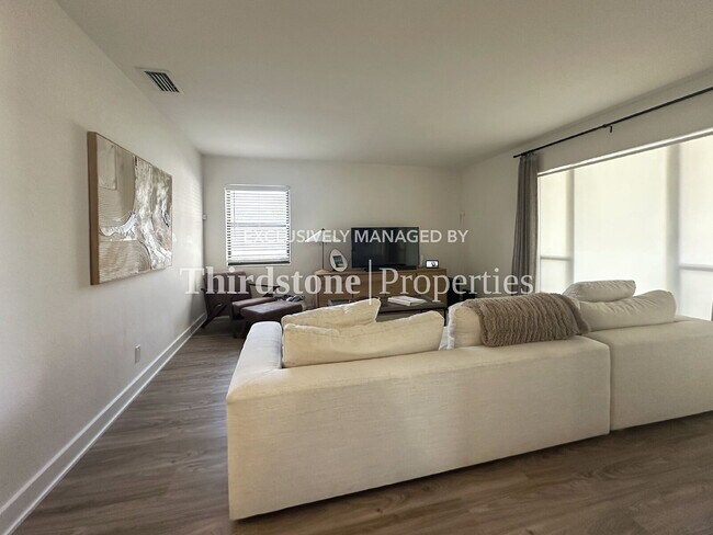 Photo - 928 9th Ave N