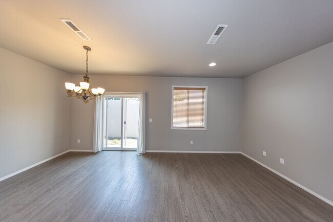 Photo - Three bedr townhouse in Orchards - Central AC