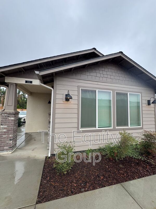 Building Photo - 519 S Summit St Unit 102