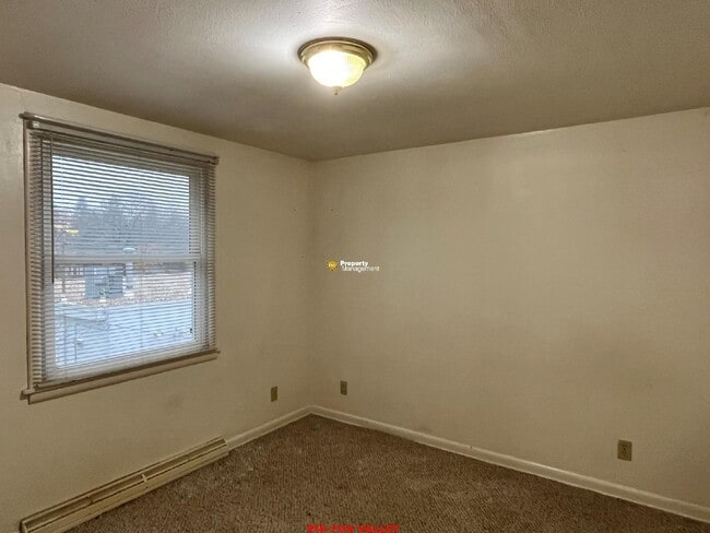Photo - Charming 2 Bed, 1 Bath Apartment in Appleton, WI - Spacious & Convenient! Unit 3
