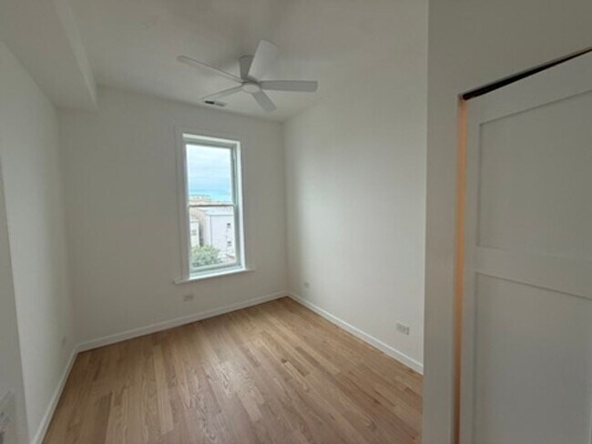 1634 W 21st St Unidad 3 Rear