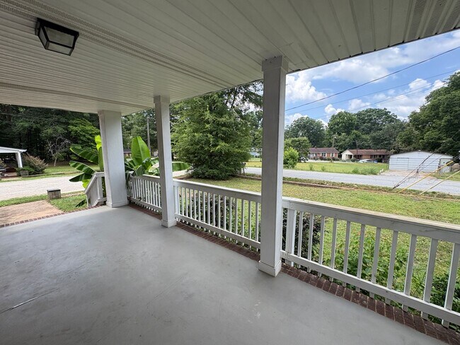 Photo - Your Next Home Awaits – Spacious Rental in a Convenient Location