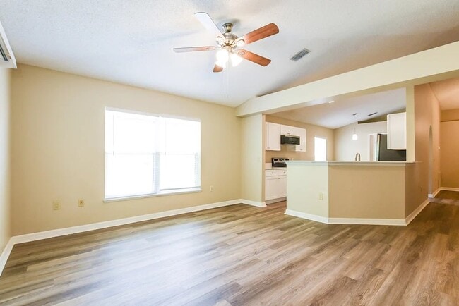 Photo - 3277 Bellingham Dr
