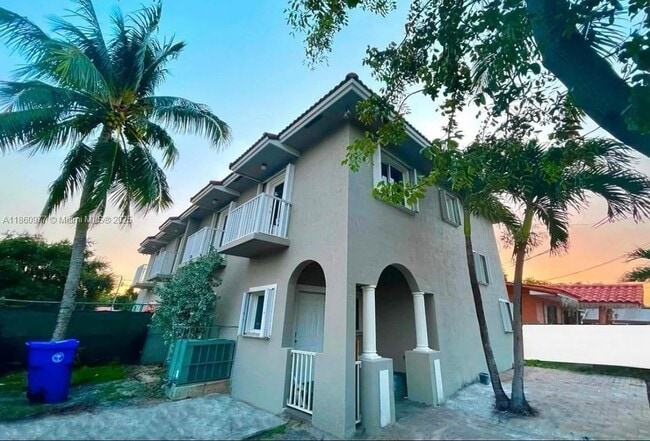 Photo - 1100 NW 26th St Apartamento Unidad 2