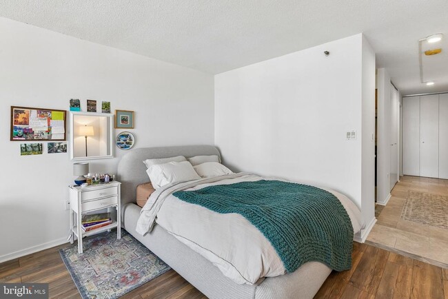 Photo - 2020 Walnut St Unit 24G