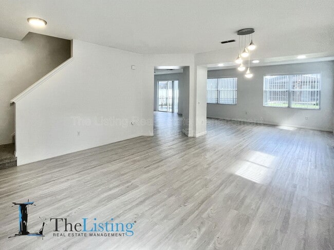 Photo - 613 Alfani St