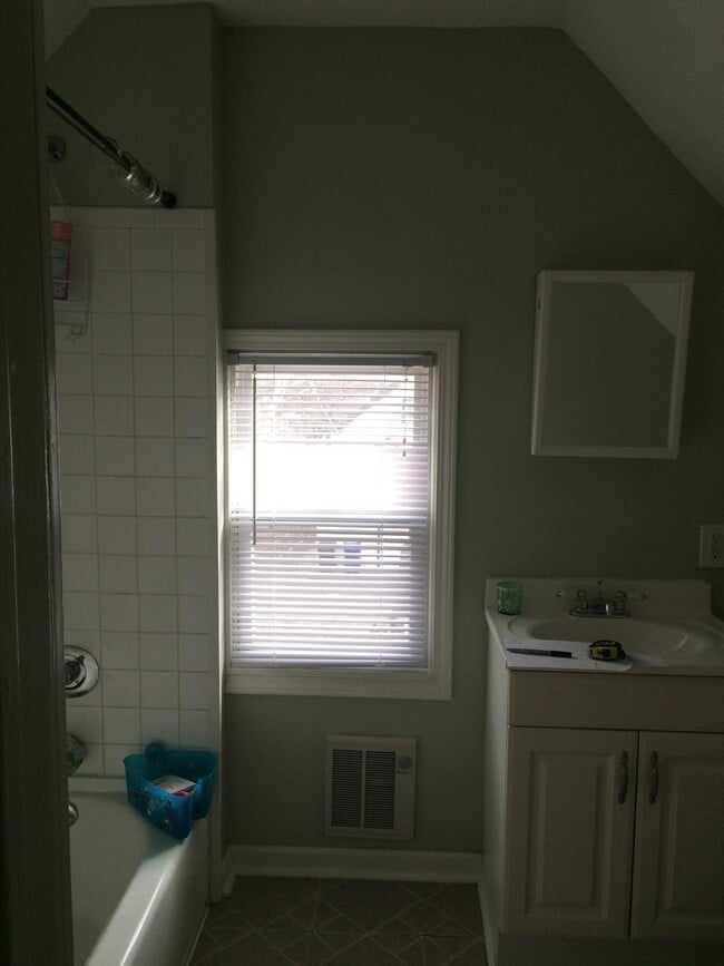 Photo - 1182 Thomas Ave W Unit Upper