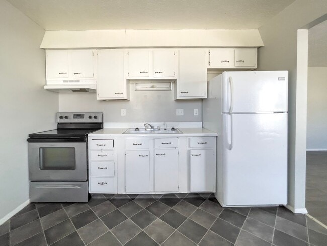 Building Photo - Flats near Walking Trails and Parks Unit Apt. 12