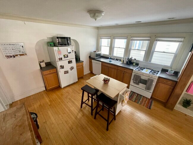 Kitchen - 3324 N Downer Ave Unit 3324 Downer