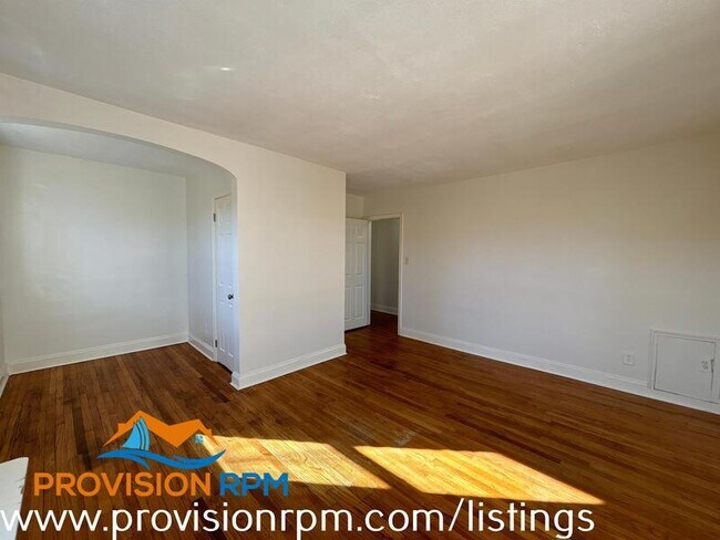 Photo - 2928 Cornwall Rd