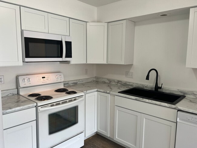 Photo - 915 Genrich St Unit 4