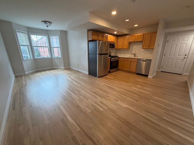 Building Photo - 393 W Broadway Unit 3
