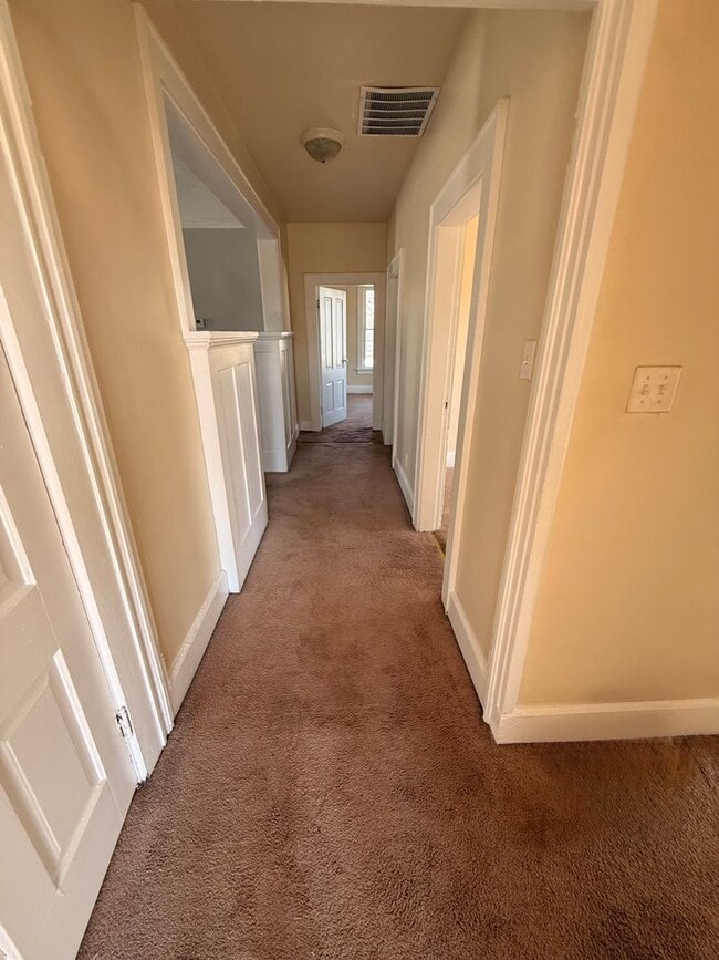 Building Photo - 504 Adams Ave