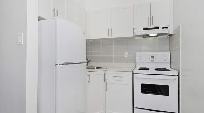 Photo - Hollyburn Court