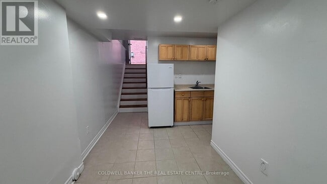 Photo - 494 Cody Crescent