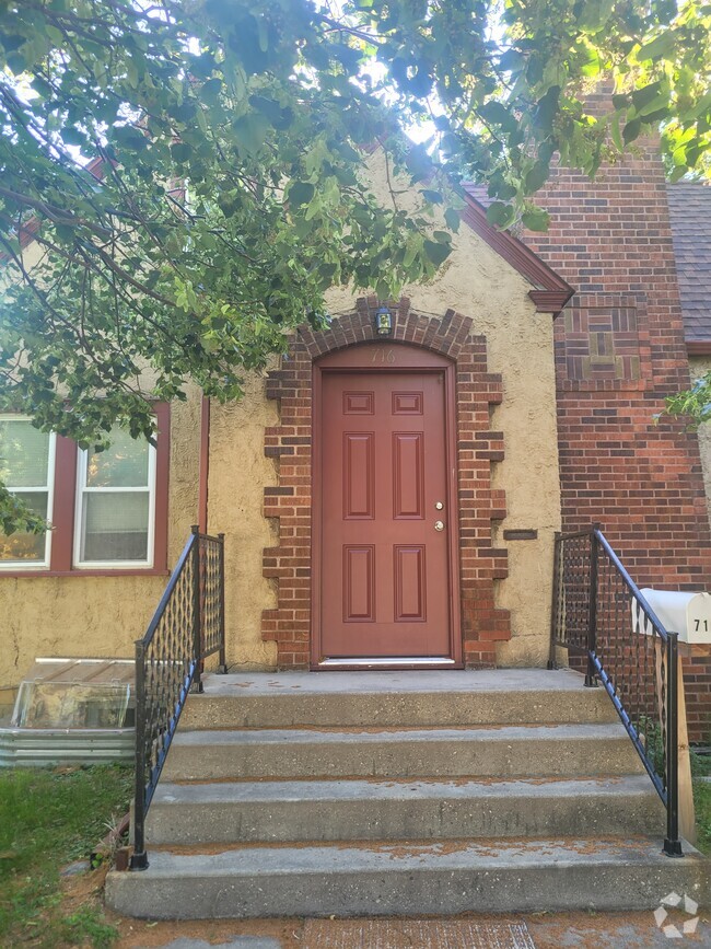 Building Photo - 716 9th Ave S Rental
