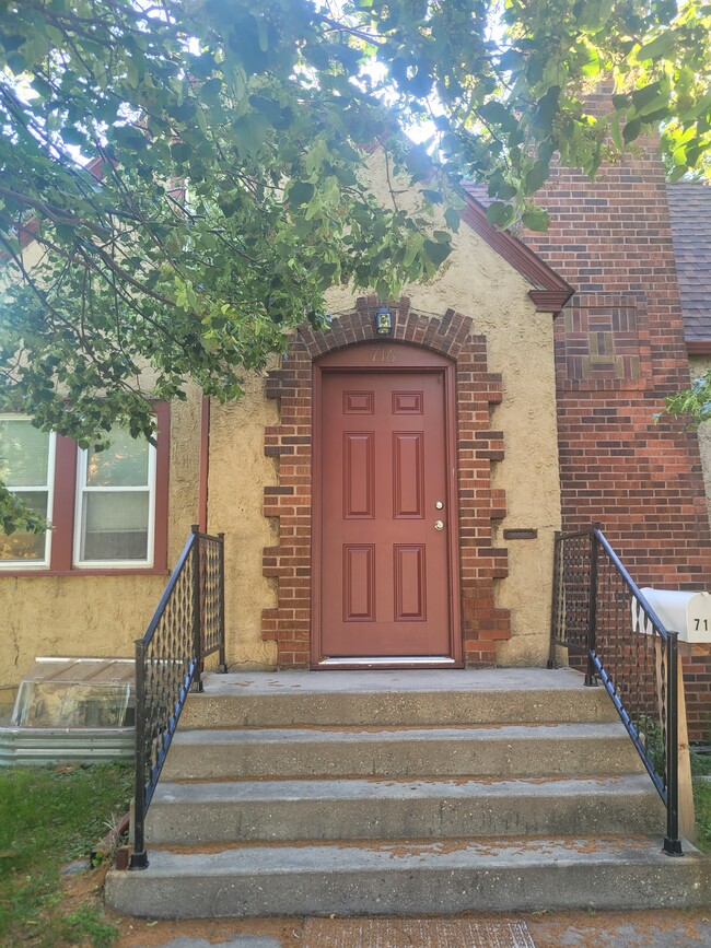 Building Photo - 716 9th Ave S Rental
