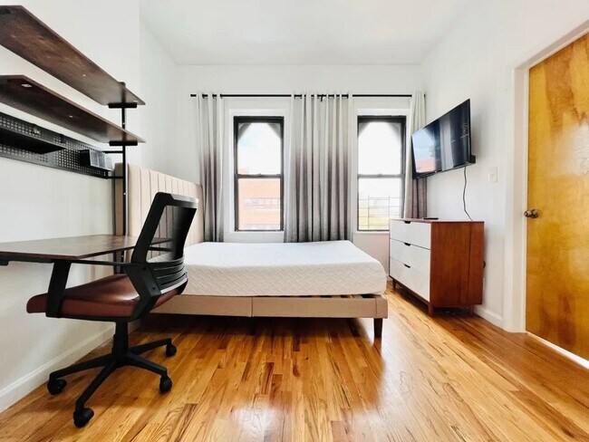 Photo - Furnished room/NOT APARTMENT Unit 4R