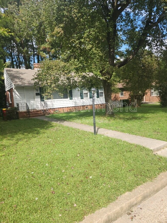 Photo - 915 Northampton Rd