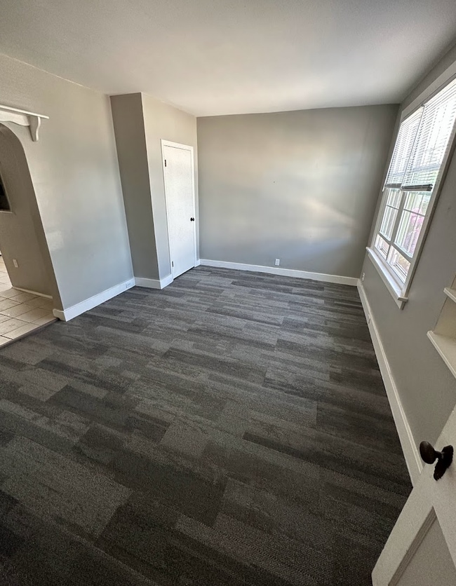 Building Photo - 427-429 W 16th Street Unit 429 A