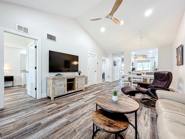 Photo - 1407 Pine Lake Dr