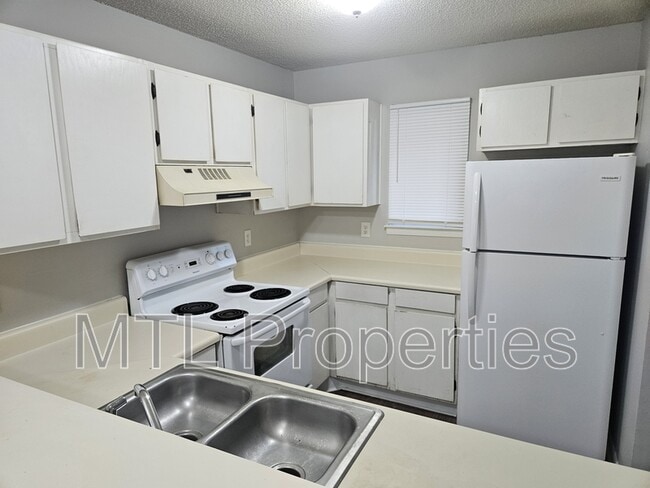 Photo - 1684 Eagles Pl