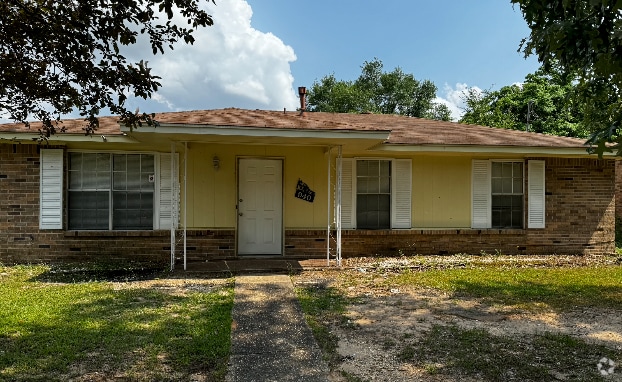 Building Photo - 940 Pebblebrook Dr Rental