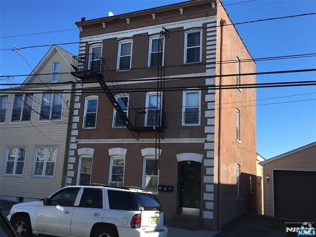 Building Photo - 214 Farnham Ave Unit 2 Rental