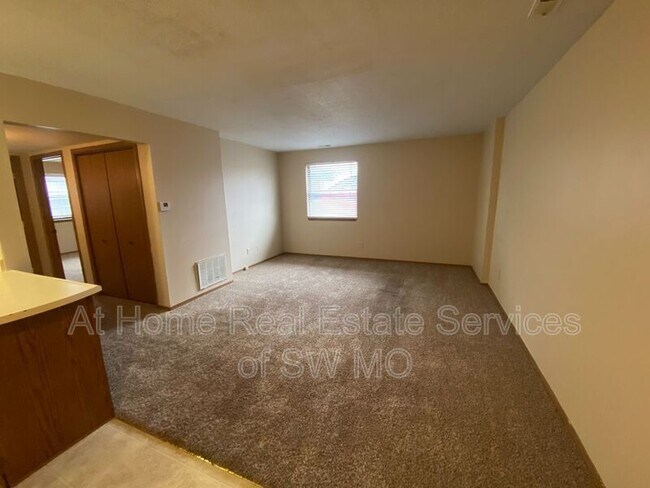Photo - 2850 S Rogers Ave Unit Apt #3