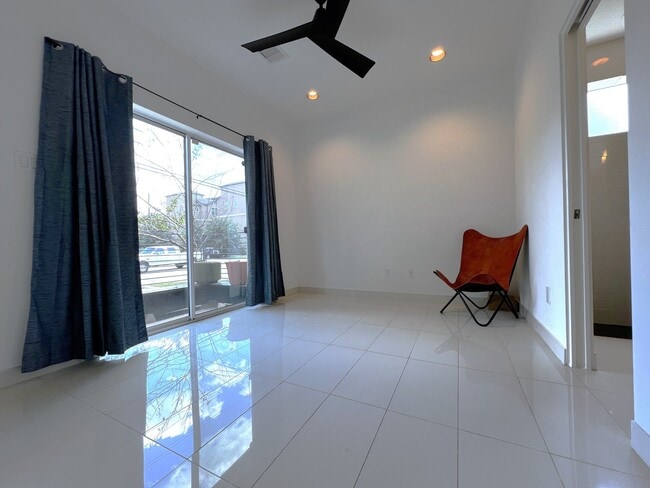 Photo - 1524 Blodgett St