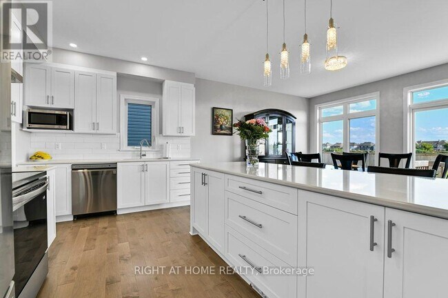 Photo - 844 Snowdrop Cres