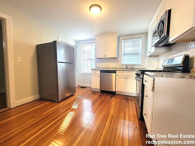 Photo - 49 Montfern Ave