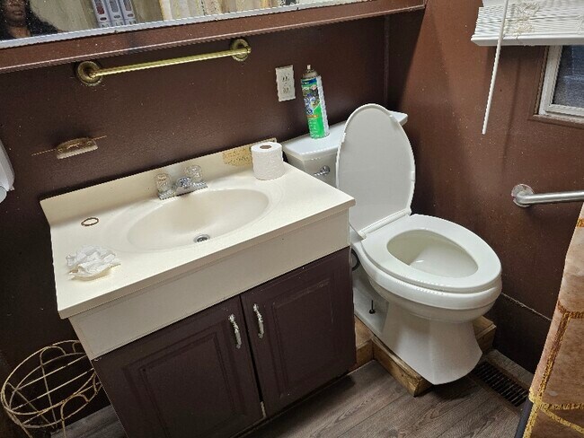 Photo - 2335 Cochran St